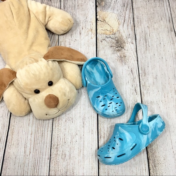 Other - 5/$25 Swirly Blue & White Sandals